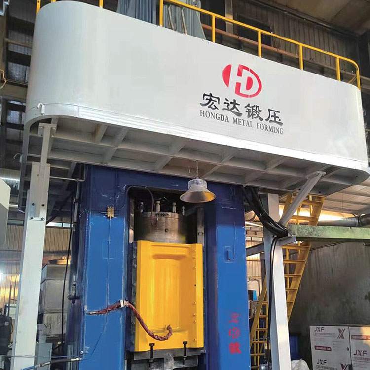 Какие преимущества у ЧПУ винтовых прессов серии EP?